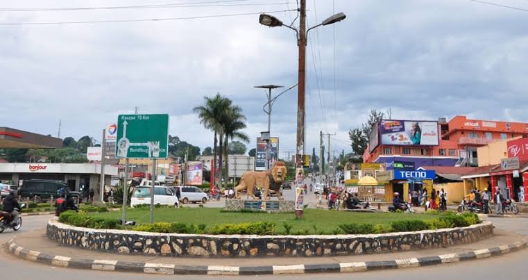 self-drive-to-fort-portal